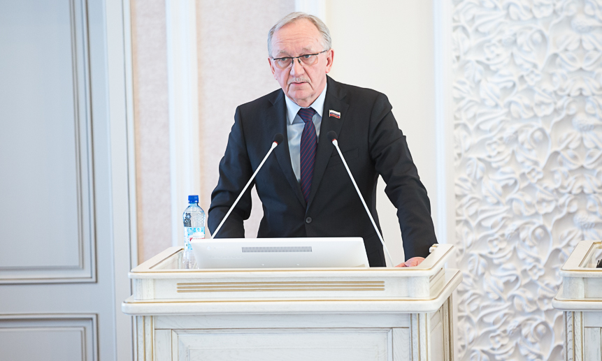Председатель комитета по здравоохранению и социальной политике АОСД Сергей Эммануилов.